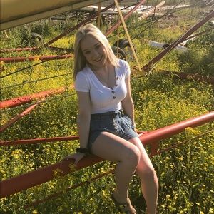 Meet your Posher, Alyssa